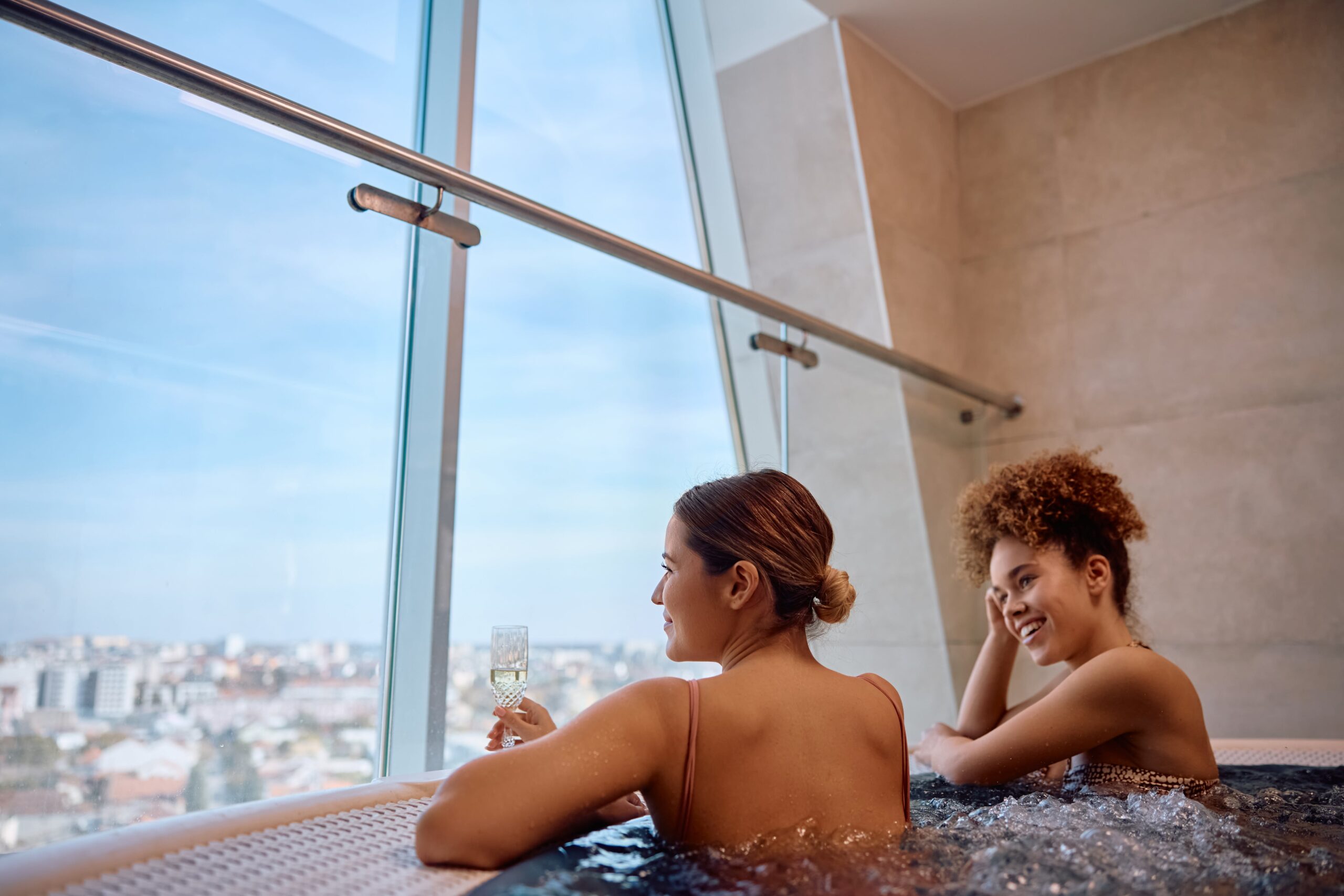 dve devojke u jakuzziju u Sheraton spa centru